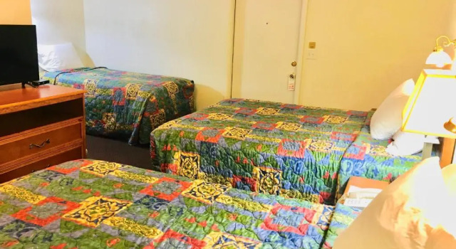 Трёхместный номер Deluxe North Country American Inn