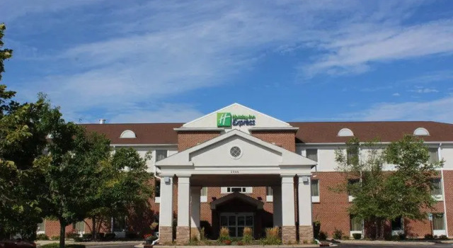 Кровать в общем номере Holiday Inn Express Hotel & Suites Chicago-Algonquin by IHG