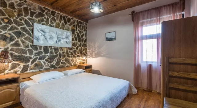 Pet-friendly Holiday Home in Sukošan with Hot Tub, Забронировать Дом для отпуска Отели в центре Сукошан, в центре, Парковка