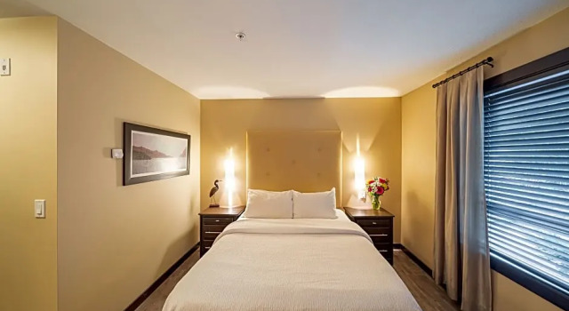 Номер Superior Sunrise Ridge Waterfront Resort