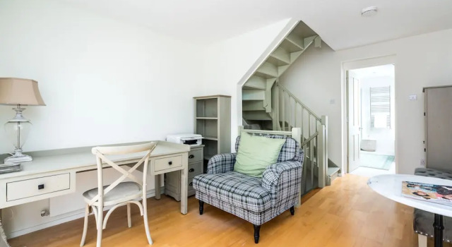 3BD Mews House with Courtyard in Kew