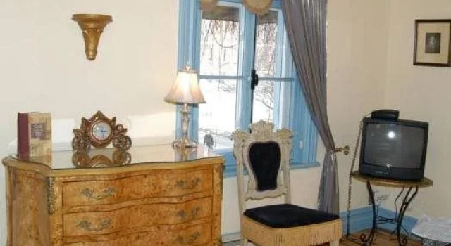 Jade Blue B&B, Забронировать Отель Отели Монреаля 3 звезды, рядом с Place Dupuis, 3*