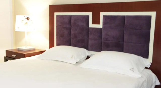 Полулюкс Hotel Ritz Waku-Kungo