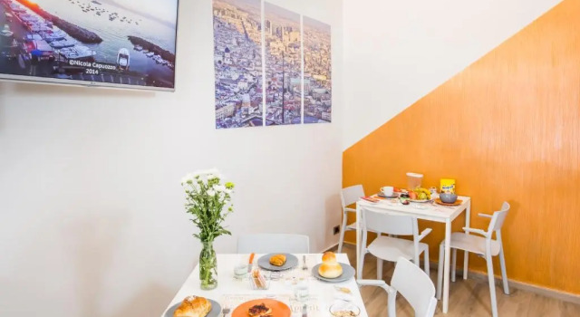 Parthenope Suite Rooms, Buchen Sie Hotel Vomero Neapel