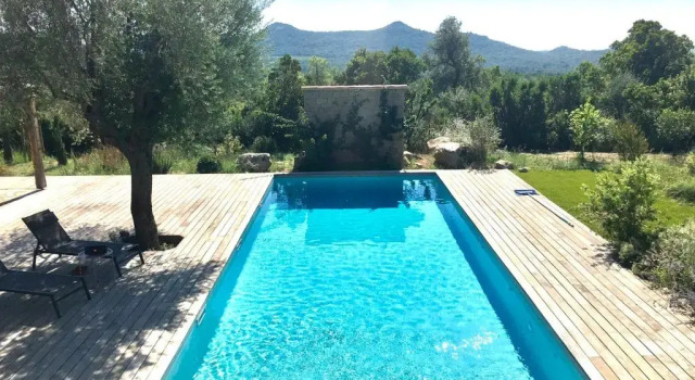 Коттедж VILLA privée 3 étoiles avec piscine, jardin et terrain de pétanque