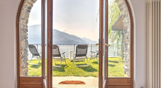 Апартаменты Wonderful flat with swimming pool, lift and garden