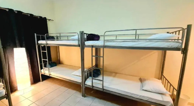 Кровать в общем номере Expo Stay