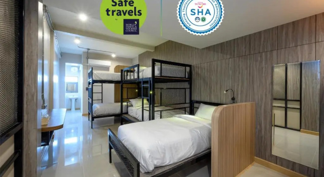 Кровать в общем номере Grand Hotel Buriram