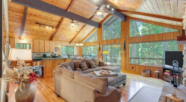 Quiet Cabin w/ Deck: Near Lake Almanor!