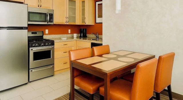Четырёхместный люкс MainStay Suites Appleton Airport - Fox River Mall Area