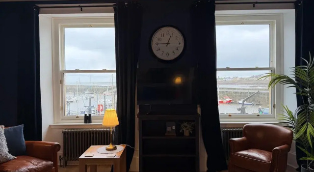 Seaview Apartment - 2bed on Anstruther Harbour, Buchen Sie Ferienwohnung Hotels in Schottland mit Parkplatz, Parkplätze