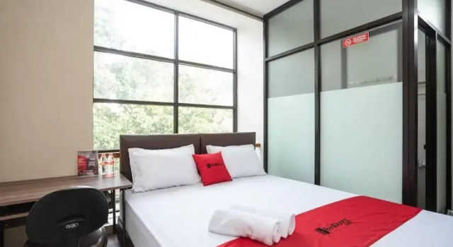 Номер Deluxe OYO 94735 RD Near Eka Hospital Bsd City