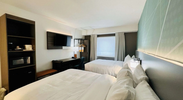 Четырёхместный номер Standard Comfort Inn & Suites Beaver Dam