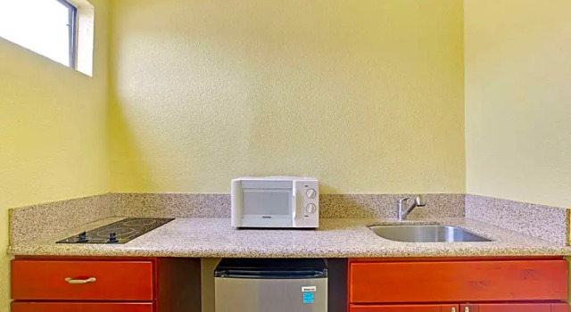 Люкс MC Pacific Inn & Suites Torrance