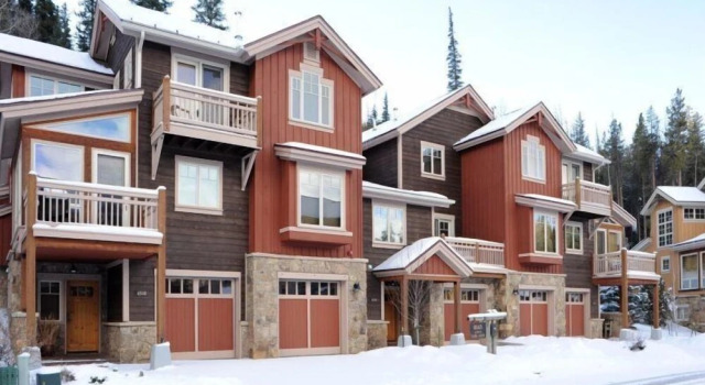 Private 2 Bedroom Townhome Located in East Keystone With Access to a Firepit, Hot Tub, and Billiards