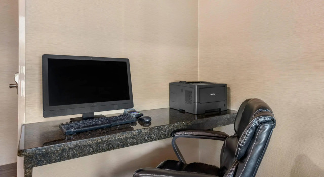 Comfort Suites Grandville - Grand Rapids SW, Book Hotel Grandville Michigan