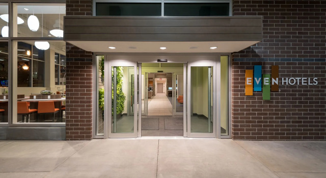 EVEN Hotel Omaha Downtown - Old Market by IHG, Rezerwuj Hotel Hotele w Omaha z parkingiem, Parking