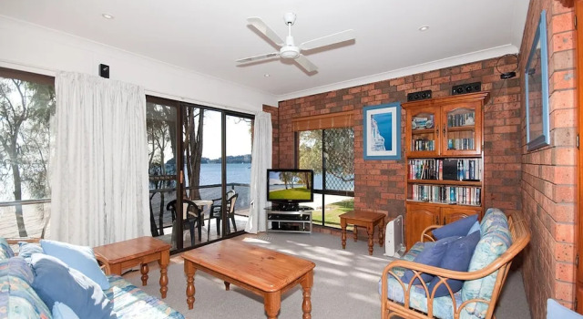 Crystal Waters, 2/79 Foreshore Drive
