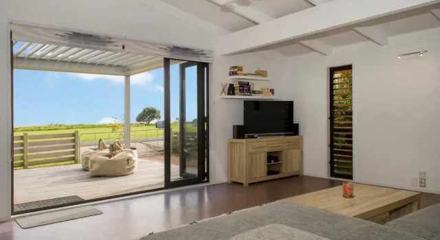 Beachside Beauty - Kuaotunu Holiday Home
