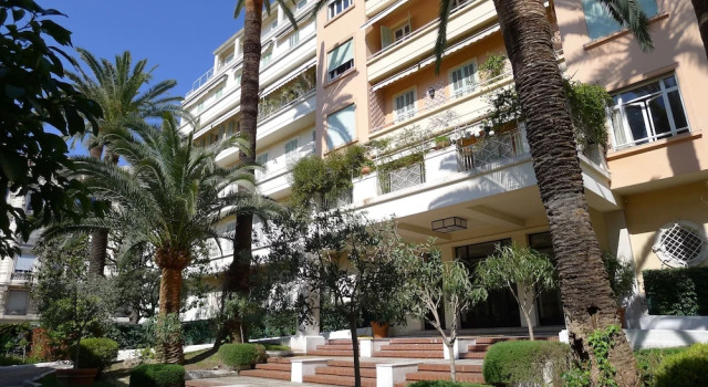 Ambassador Palace AP2095 by Riviera Holiday Homes, Забронировать Отель Ницца Приморские Альпы, рядом с Набережная Соединенных Штатов