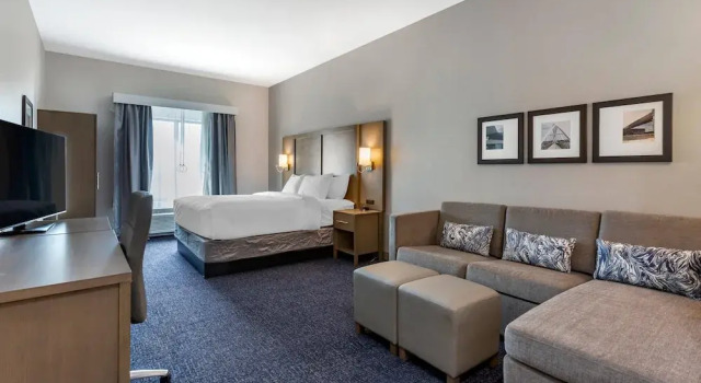 Двухместный люкс c 1 комнатой Comfort Suites Scottsdale Talking Stick Entertainment District
