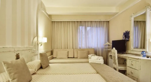Четырёхместный номер Standard Hotel Maria Luisa