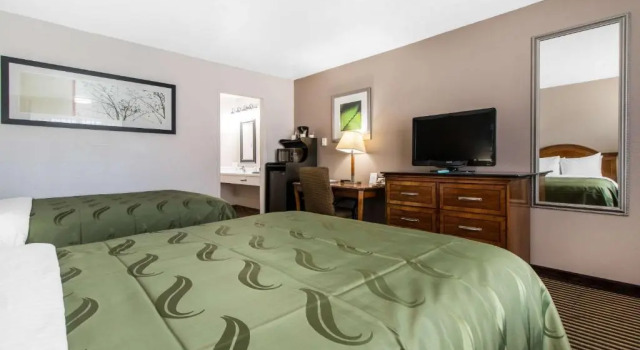 Четырёхместный номер Standard Ramada Bayside Inn & Suites Eureka