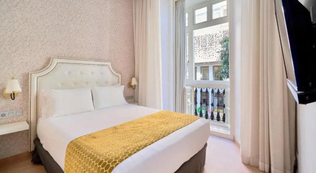 Люкс c 1 комнатой с балконом Tandem Soho Suites