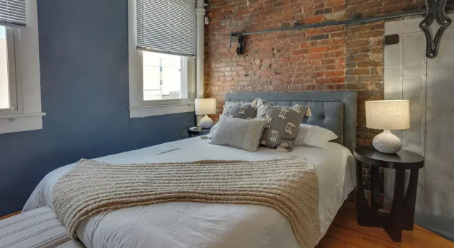 'kentucky Bourbon Loft' ~ Downtown Louisville, Забронировать Отель Отели Луисвилл 3 звезды, рядом с Broadway Theatre, 3*