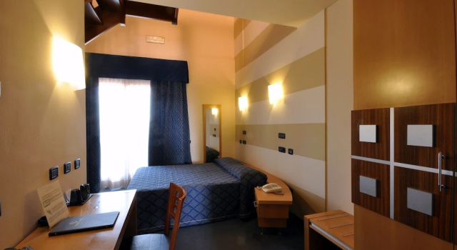 Полулюкс с балконом Planet Hotel