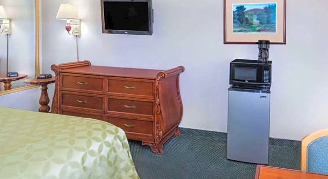 Номер Days Inn by Wyndham Ontario Airport