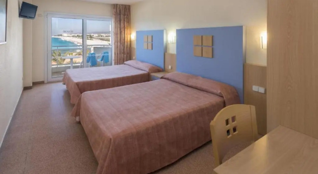 Трёхместный номер Standard Caprici Beach Hotel & Spa