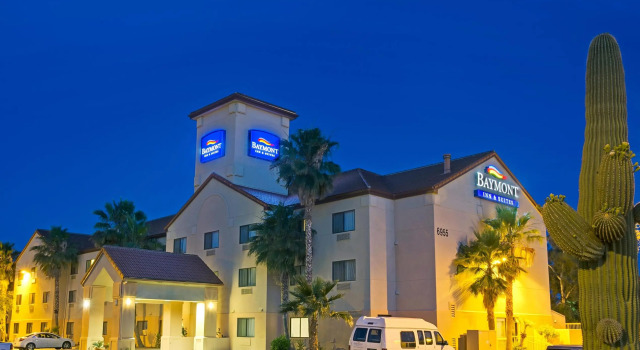 Кровать в общем номере Baymont by Wyndham Tucson Airport