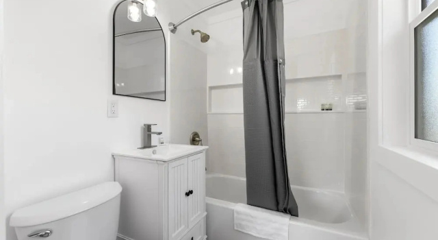 Deluxe Suite Copper Hill Suites