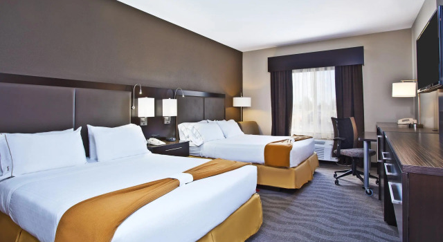 Четырёхместный номер Standard Holiday Inn Express Hotel & Suites Columbus-Groveport by IHG
