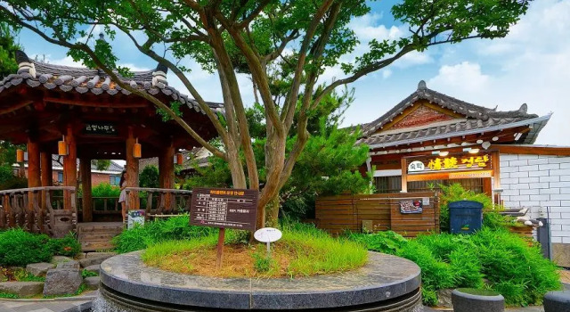 jeonju jeongdam jeontonghanogpensyeon, Забронировать Отель Чонджу Чолла-Пукто, рядом с Конфуцианская школа хянгё в Чонджу