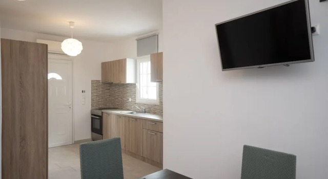 Ginger Gold Apt Getaway with Shared Pool