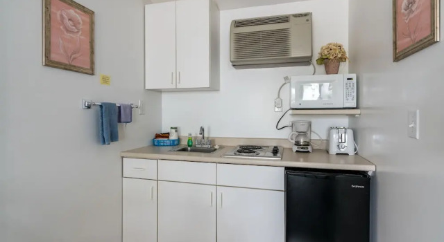 Четырёхместный люкс Ner Beach Motel