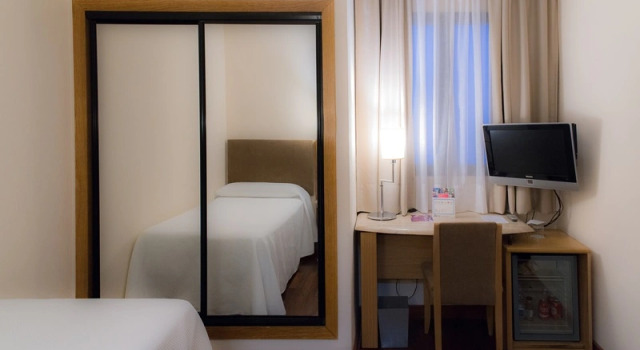 Одноместный номер Standard с балконом Hotel Inglaterra