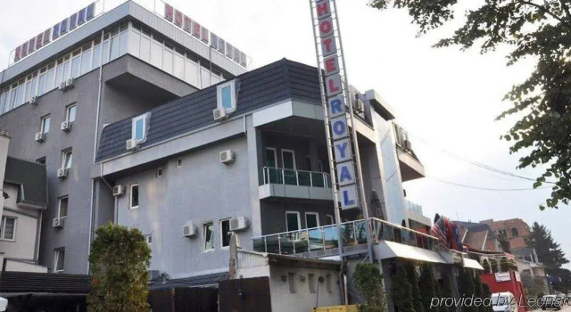 Hotel Royal, Забронировать Отель Отели Приштина с парковкой, рядом с Statue of Mother Teresa in Pristina, Парковка