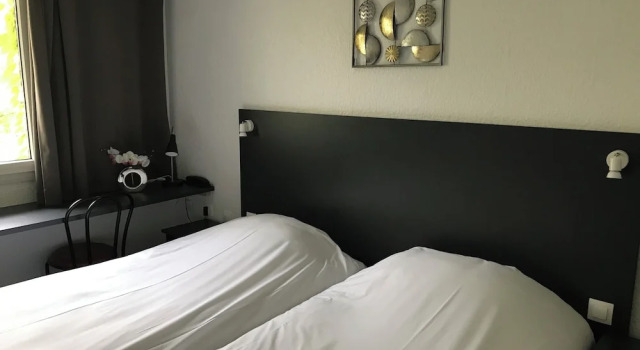 Двухместный номер Standard Logis Hôtel Les Colonnes Strasbourg Zenith