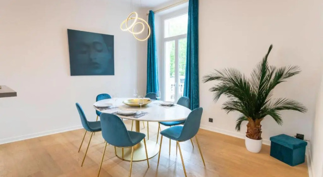 Апартаменты SERRENDY Luxury 2-bedroom apartment in the heart of the city center
