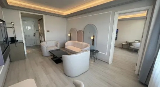 Люкс Deluxe Mercure Changchun Ziyou Road Dahua