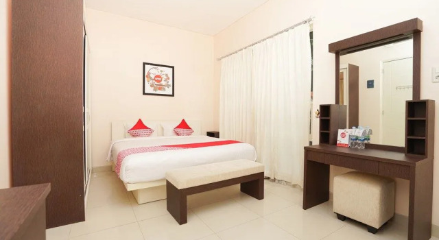 Oyo 782 Semampir Residence At Citraland, Book Hotel Hoteller i Sambikerep med pool, Swimmingpool
