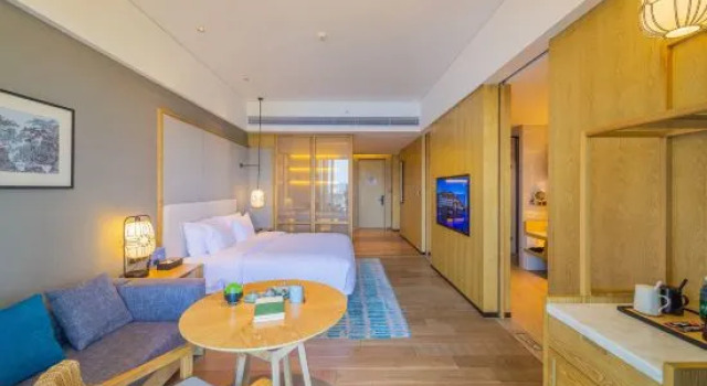 Двухместный люкс с видом на озеро Yulin Jolie Vue Bontique Hotel（Kra Bay and Garden Expo Garden）