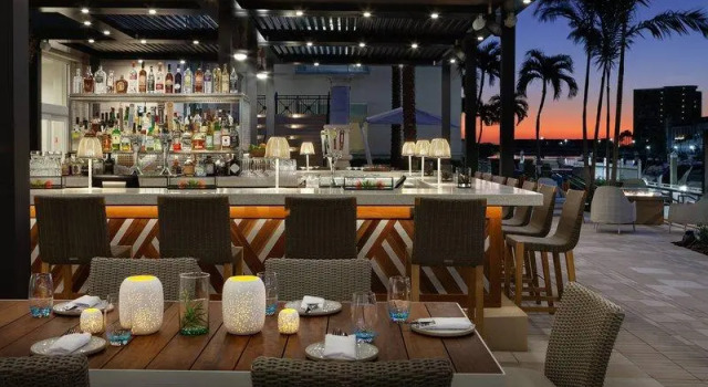 Шестиместный номер Standard Tampa Marriott Water Street
