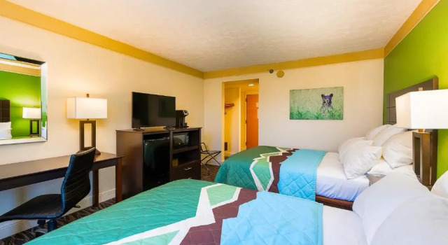 Четырёхместный номер Standard Country Cascades Waterpark Resort