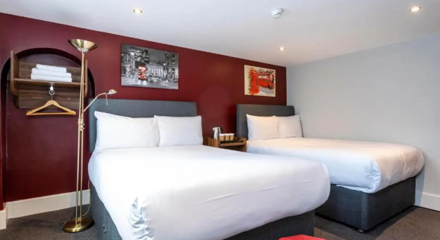 Четырёхместный номер Standard Royal Park Hotel