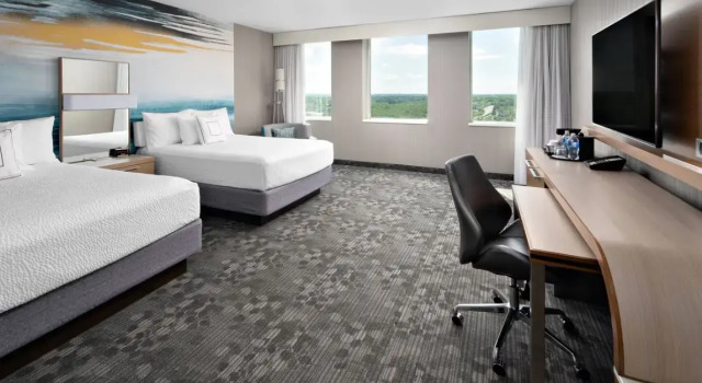 Четырёхместный номер Standard с видом на реку Courtyard by Marriott Edmonton Downtown