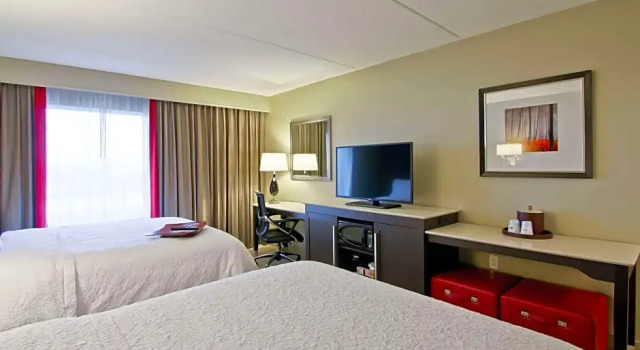 Четырёхместный люкс Hampton Inn & Suites by Hilton Toronto Markham